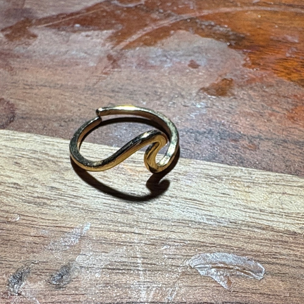 Elegant Gold-Tone Wave Ring